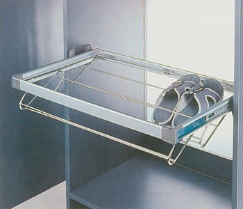 Shoe rack, for pull-out frame system